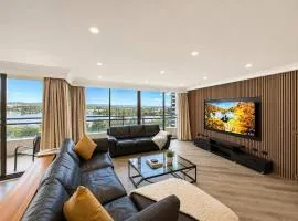 Lakefront Panorama Elite