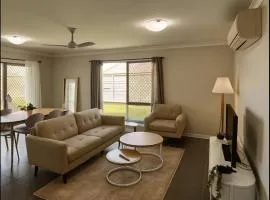 Bright Family Retreat - Quiet Caboolture Stay - Holiday Home
