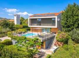 Alma Vista Luxury - Pool, Spa, Art & Wine, Hotel in Dobrovo