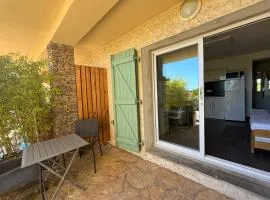 Studio climatisé avec terrasse au calme - La Garde