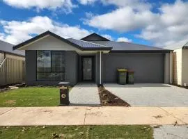 Modern 3-Bedroom Home in Byford WA - Spacious Kitchen En Suites & Alfresco
