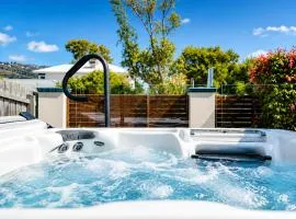 Solander in Dromana with Private Spa by Ready Set Stay