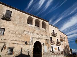 Castello di Altomonte – hotel w mieście Altomonte