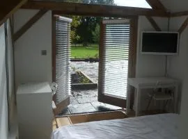 Little Oak - Small Rural Self Contained Oak Barn Unit - Sleeps 2