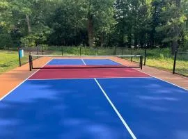 Pennsylvania - Private Pickleball Court, Hot Tub and Fire Pit
