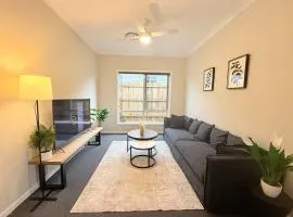 Silky Oak Stay - Brand New House in Griffin - Holiday Home
