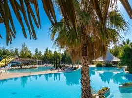 Confortable bungalow proche de Vias avec piscine partagée