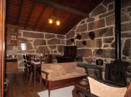 Charming house with fireplace, mountain view, Ponte da Barca