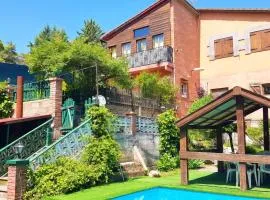 Spacious villa with private pool in La Puebla de Castro