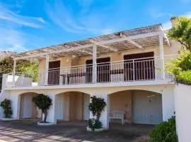 Maison Vue Mer à Lumio avec Terrasse et Jardin Clos
