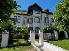 Vila Crinilor Căciulata