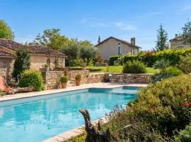 Appartement charmant à Castéra-Lectourois avec piscine partagée