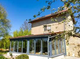 Maison charmante à Charron avec piscine partagée
