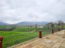 Cosy house with jacuzzi in Zugarramurdi