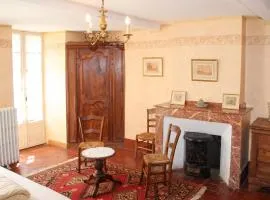 Maison familiale chaleureuse à Augirein avec grand jardin.