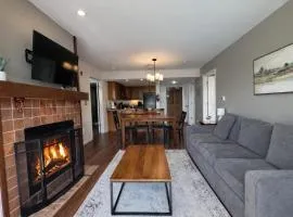 Walk to Waterpark Balcony Mtn Front Views Pool Hot Tub 312