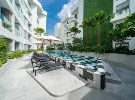 NEW beautiful room pool access EDC Boat Avenue