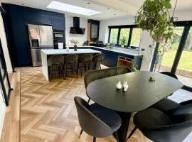 Luxury Surrey Cottage with Private Woodland Access