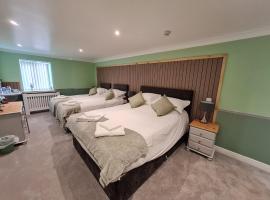 Moorside Hotel and Cafe, hotel in Stoupe Brow