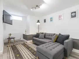 Charming Two Bed - Two Bath Apt (25KM)