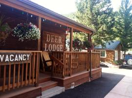 Deer Lodge, pet-friendly hotel in Red River