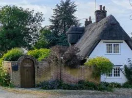 2BR Cottage for up to 2 adults, 2 children & dogs
