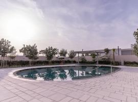 Premium 2 Bedroom Apartment with Maid Room and Sea Views in Seaside Hills、アジュマーンのホテル