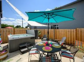 Carlton Townhouse 2 Hot-Tub Steps to Wine-Dine