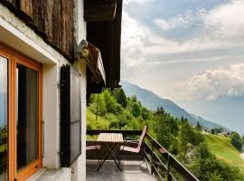 Charlie & Alaska Apartments by Quokka 360 - Cozy Mountain Stay Near the Carì Ski Slopes