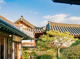 전주한옥 마당예쁜집, Best Garden House in Jeonju Hanok Village, hotel u gradu Jeonju