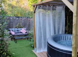 Joli studio climatisé avec jacuzzi privé et entrée indépendante
