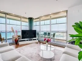 Luxury Apartment With Sea View!