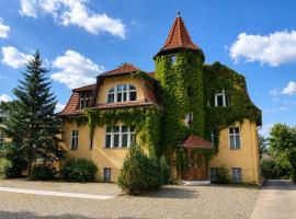 Villa am Peetzsee Unterkunft am See in Grünheide mit Parkplatz, Self Check-in, Küche, WLAN, Nähe Tesla Berlin, hotelli kohteessa Schlangenluch