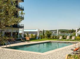 Golden Tulip Hotel & Rooftop Martigues Provence, hôtel à Martigues