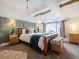 Spacious Coastal 3 Bedroom Home in Allonby, Sleeps 6, Parking, EV Plug