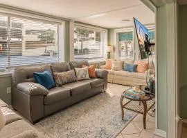 Spacious 2 Bedroom Condo for up to 8 Guests! Hartford Inlet 100