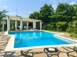 Fred Hunter Villa, готель у місті Tiwi