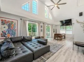 Charming Farmhouse Near Orchards & Wineries