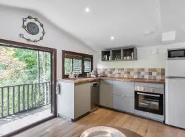 Treetops Lodge, private Cornish hideaway, parking, garden
