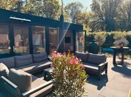 Luxury forest cabin, 5 min to the beach