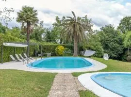 Cabañita rústica con piscinas