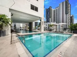 Modern Brickell Luxe Apartment by Palermo Home Miami