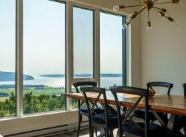 Luxury Coffee Bean Condo - Pool & Stunning View, hotel a Baie-Saint-Paul