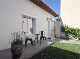Air-conditioned studio with terrace 5 min to Metro Line 14