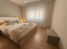 Arca de Ouro Apartamento Espaçoso by Su e Luís