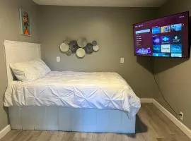 Jaydens Cozy Apartment Pets Welcome Close to Airport