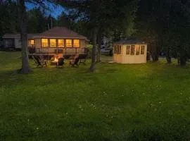 The Pantouflard, Private hot tub, Beach, kayaks