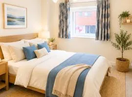 Stylish Wrexham City Centre 1 Bedroom Apartment Sleeps 4