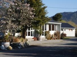Apostles View Motel, hotel with parking in Greymouth