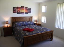 Byford House on the Scarp, pet-friendly hotel in Armadale